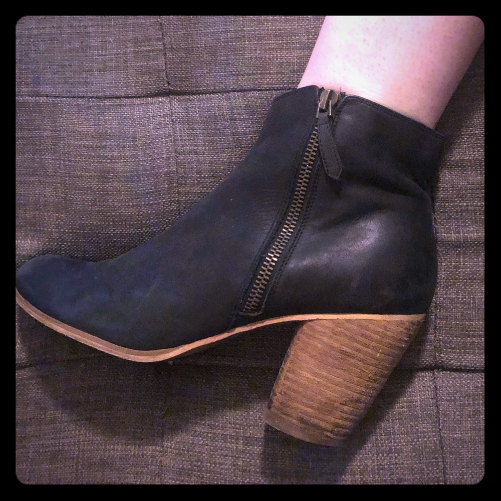 BP black leather ankle boots
